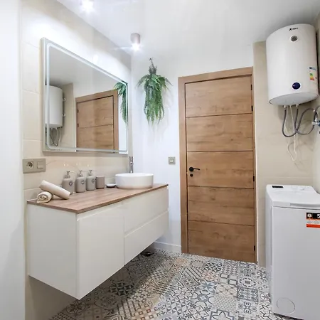 Dom wakacyjny Newly Renovated, Luxurious With A Heated Pool, 259