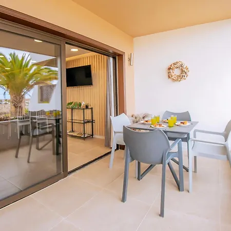 Newly Renovated, Luxurious With A Heated Pool - By Tenerifehints Vakantiehuis