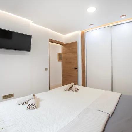 Newly Renovated, Luxurious With A Heated Pool - By Tenerifehints
