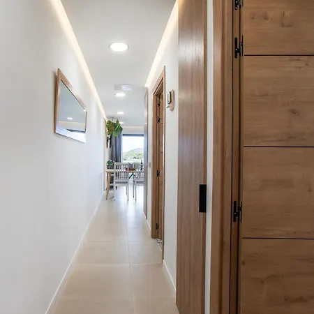 Semesterbostad Newly Renovated, Luxurious With A Heated Pool, 259 San Miguel de Abona