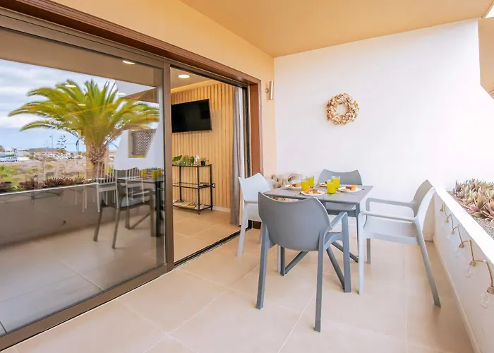 Newly Renovated, Luxurious With A Heated Pool, 259 Feriehus