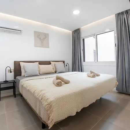 Newly Renovated, Luxurious With A Heated Pool - By Tenerifehints San Miguel de Abona