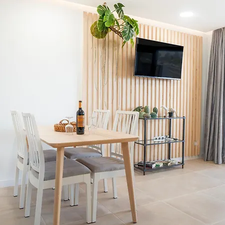 Newly Renovated, Luxurious With A Heated Pool - By Tenerifehints Casa de Férias *