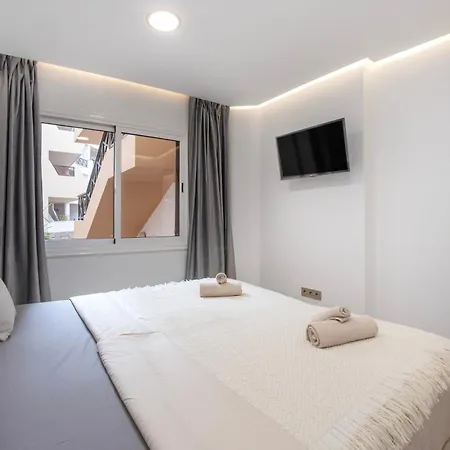Casa de Férias Newly Renovated, Luxurious With A Heated Pool - By Tenerifehints *