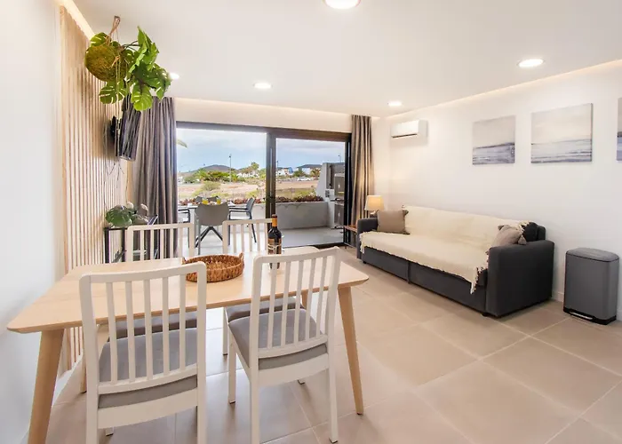 Newly Renovated, Luxurious With A Heated Pool - By Tenerifehints *