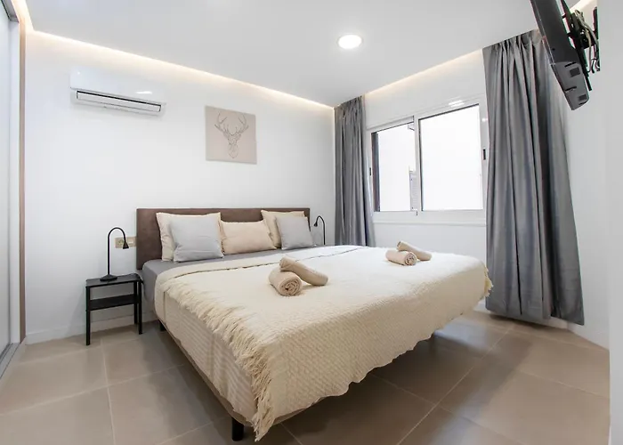 Newly Renovated, Luxurious With A Heated Pool - By Tenerifehints San Miguel de Abona